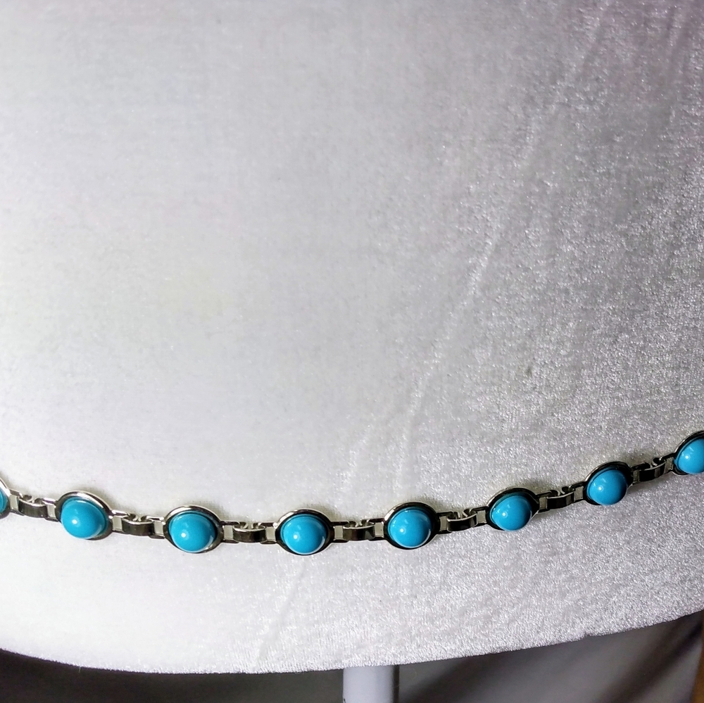Silver tone belt chain with blue acrylic half circles. OS